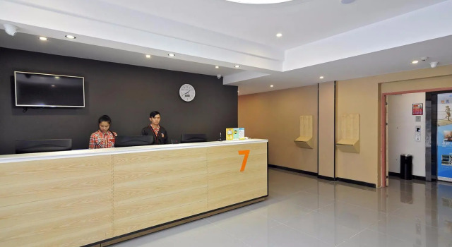 7 Days Premium·Guiyang Huaguoyuan Shopping Center, Забронировать Отель Отели Гуйян с парковкой, рядом с Modern Capital, Парковка