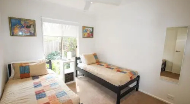 Silver Birches Holiday Village - Unit 9, Book Apartment Bright 