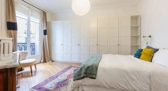 Chic Grenelle 3 Bedroom Apartment in Paris, Забронировать Апартаменты/квартира Париж Иль-де-Франс, рядом с Espace Nadeshiko Paris France