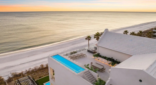 Коттедж 2590 E County Highway 30a 7 Bedroom Home by RedAwning