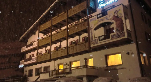 Hotel Fiorenza, Забронировать Отель Кампитело Долина Валь-ди-Фасса, рядом с Горнолыжный склон Кол Роделла