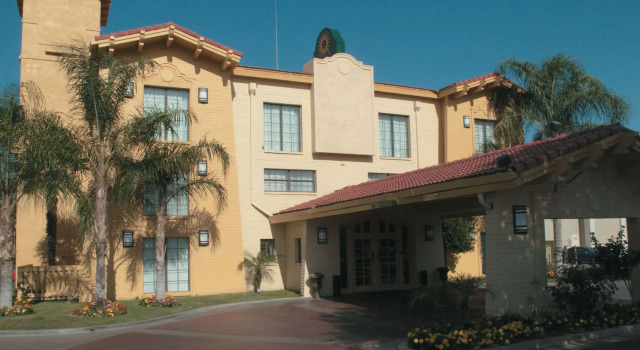 La Quinta Inn by Wyndham Bakersfield South, Забронировать Отель Отели Бейкерсфилд 3 звезды, рядом с Mercy Hospital Downtown - Bakersfield, 3*