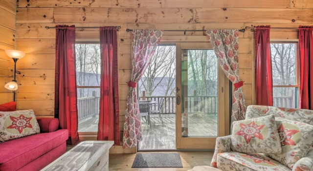 Beech Mountain Cabin w/ 180° Views: Near Hiking!, Забронировать Дом для отпуска Коттеджи Бича Маунтин, Коттедж