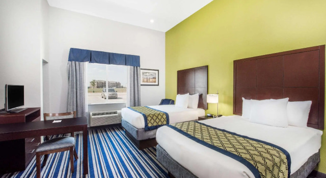 Четырёхместный номер Standard Hawthorn Extended Stay by Wyndham Midland