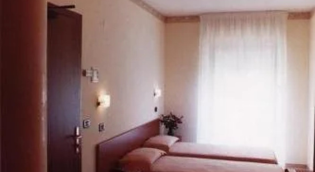 Hotel Sirios, Забронировать Отель Отели Сан-Джованни-Ротондо с парковкой, рядом с Святилище Падре Пио, Парковка