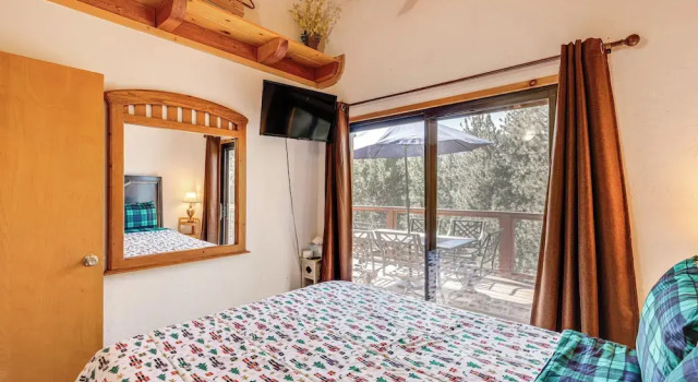 1 Mi to Skiing: Mtn-view Cabin in Big Bear Lake