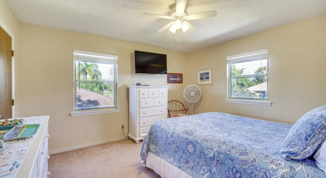 Коттедж Sebastian Home w/ Large Deck Near Golfing & Beach