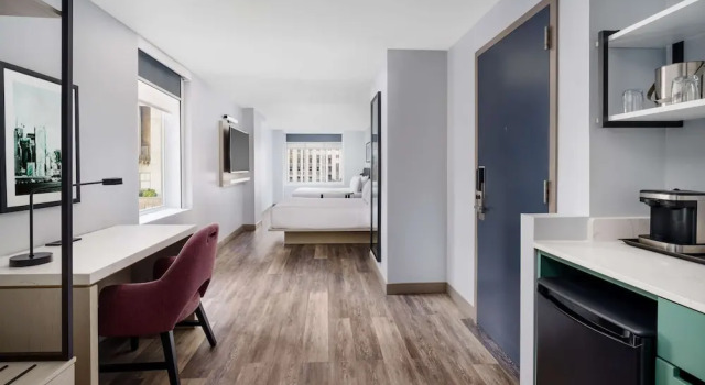 Четырёхместный номер Deluxe DoubleTree by Hilton New York Midtown Fifth Ave