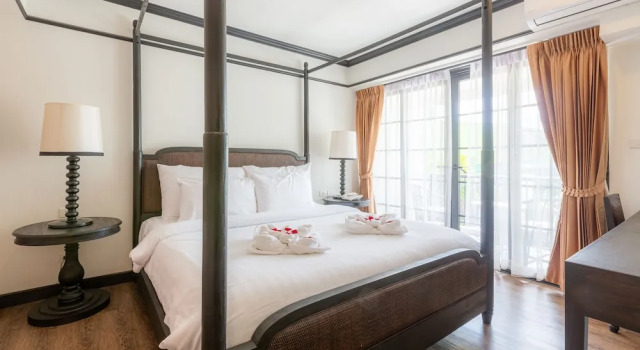 Номер Deluxe с балконом и с красивым видом из окна MORA Boutique Hotel