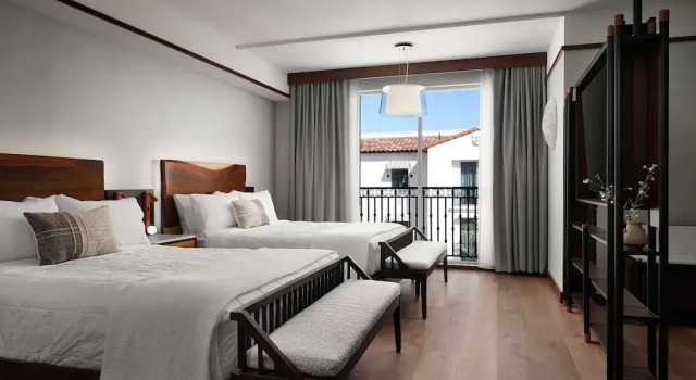 Четырёхместный номер Standard Sanctity Hotel Rancho Cucamonga, Tapestry Collection Hilton