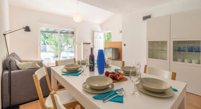 Stunning Home in Zdrelac With Wifi and 2 Bedrooms