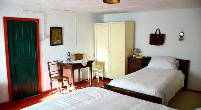 Chalet Debelo Brdo, Book Chalet Hoteller i Smiljan med parkering, Parkering