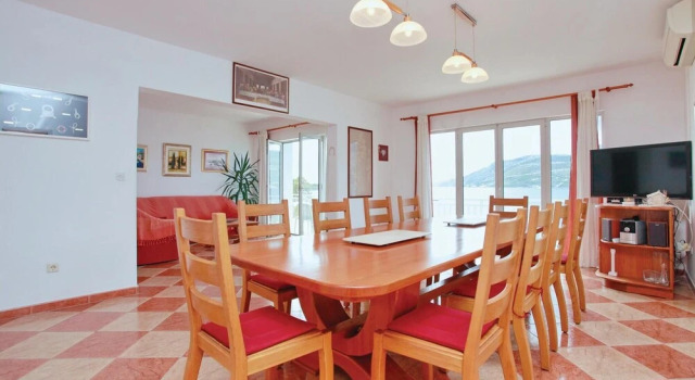 Amazing Apartment in Zrnovo With 3 Bedrooms and Wifi, Prenota Appartamento Žrnovo 