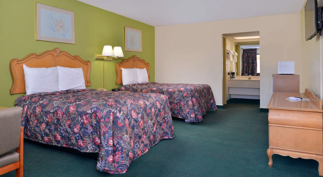 Четырёхместный номер Standard Americas Best Value Inn Bishopville