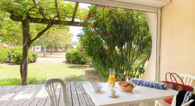 SOWELL RESIDENCES Les Sablons, Book Hotel Hotels in Camargue with a Pool, Swimming Pool