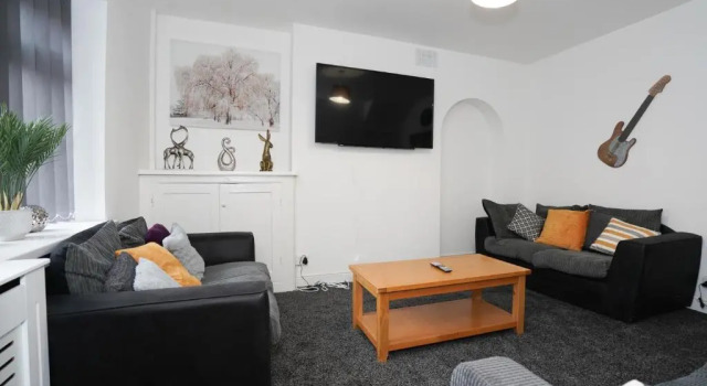 Апартаменты BIRMINGHAM COPLOW, 3 bedrooms house, with 6 beds, 2x doubles beds, 3x singles beds and 1 sofa-bed,sleeps people