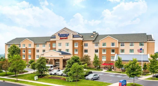 Четырёхместный полулюкс Fairfield Inn and Suites by Marriott Madison East