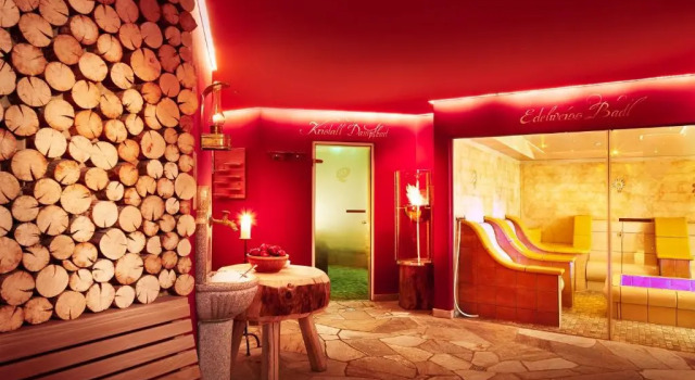 Hotel Quelle Nature Spa Resort, Забронировать Курортный отель Отели Валле-ди-Казиес с парковкой, Парковка