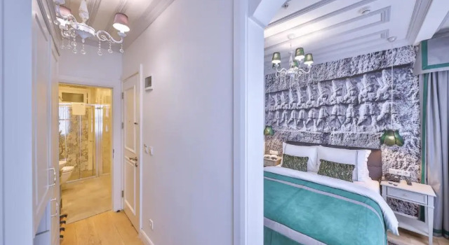 9 Doors Hotel