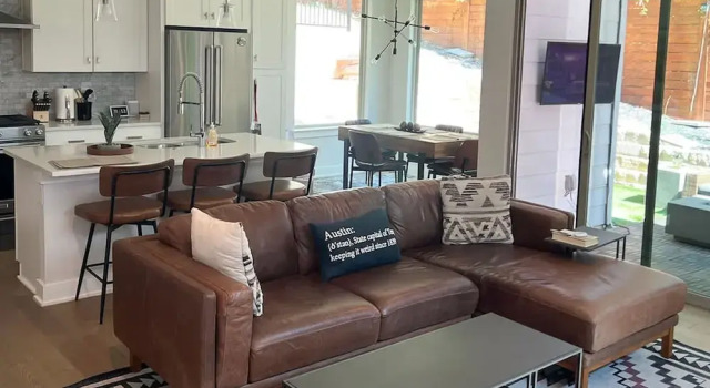 Upstay - Eastside Home w Patio  BBQ - Mins to DT, Austin, Book Hotel Hoteller i Austin med parkering, nær Downs Park, Parkering