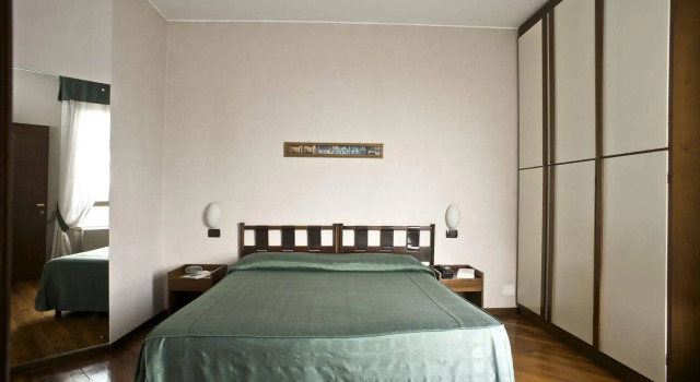 Residence Zara, Book Hotel Stazione Garibaldi - Porta Nuova Milan