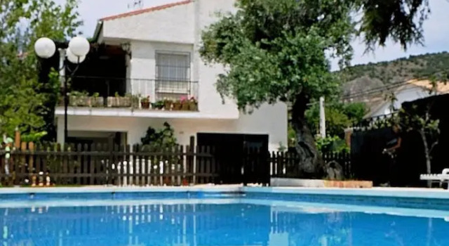 Villa Los Rosales, Varaa Villa Mökit kohteessa Granada, Mökki