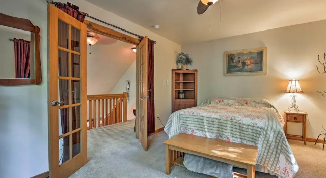 Deck & Big Boulder Views: Lake Harmony House!, Book Vacation Home Lake Harmony Carbon County
