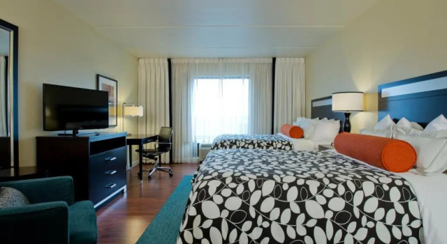 Четырёхместный номер Standard Hotel Indigo Atlanta Airport College Park by IHG