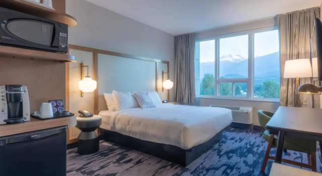 Двухместный номер Standard с видом на горы Fairfield by Marriott Inn & Suites Revelstoke