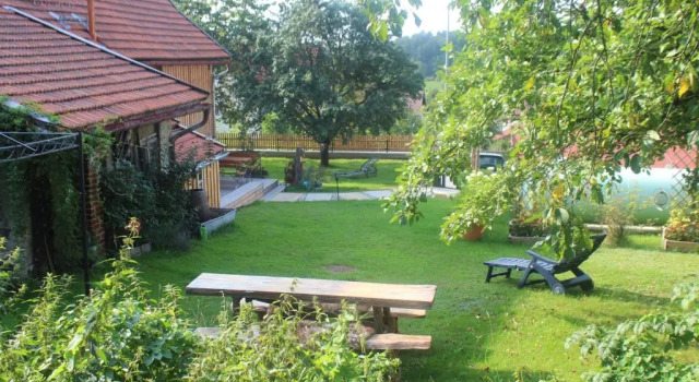 AnNo- Ihre Wohlfühloase mit Garten in Klingenbrunn, Rezerwuj Hotel Hotele w Bawaria z parkingiem, Parking