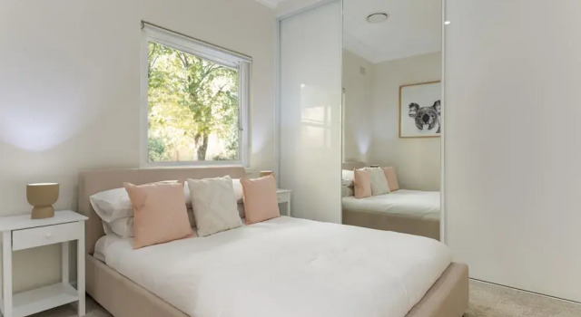 Апартаменты Idyllic 4-bed Home With Alfresco Area Near Beach