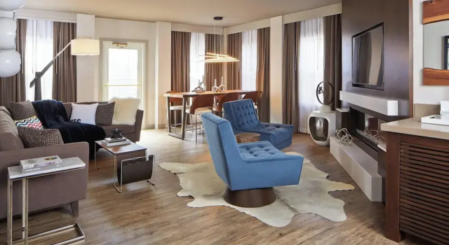 Люкс The Del Monte Lodge Renaissance Rochester Hotel & Spa