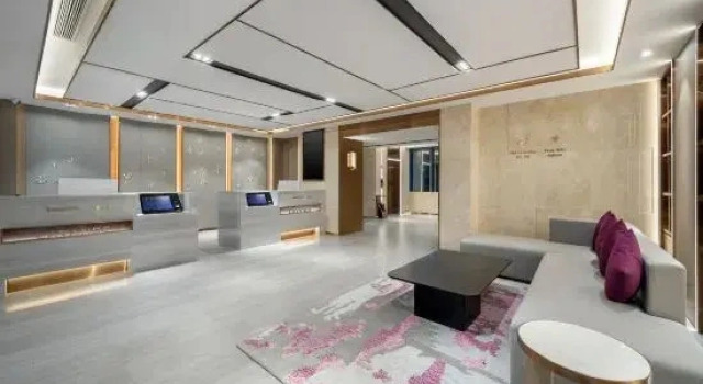Lavande Hotel (Luoyang Luoyi Ancient City Lijingmen Shizi Street Branch)