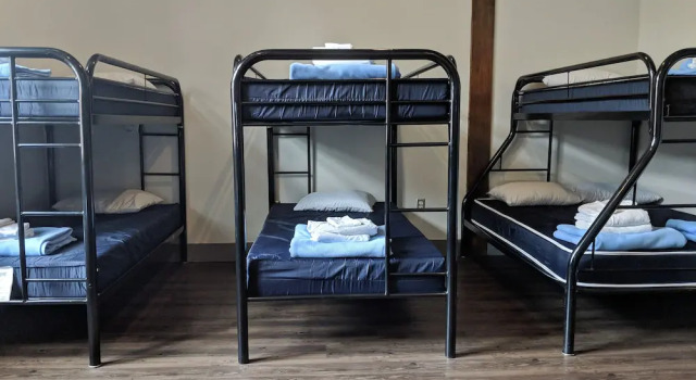 Nashville Downtown Hostel, Забронировать Хостел Отели Нэшвилл с парковкой, рядом с Музей Джонни Кэша, Парковка