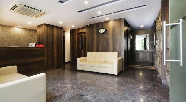 OYO 1078 Hotel Royal Serenity, Rezervovat Hotel Hotely v Bangalore s parkováním, Parkování