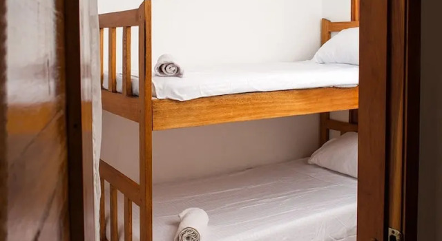 Room-hb1 Triple Room With Air Conditioni, Boek Pension Gastenverblijven in Bolivar, Pension