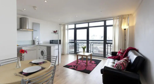 Апартаменты c 1 комнатой с балконом Victoria Centre 2 Bedroom Apartments with 4 Beds in Victoria Centre Shopping Centre - Nottingham City Centre - 24 hour access - Most Central Location - Full Kitchen - Opposite Hilton - Parking for Cars or Vans from Five pounds a day - Sunday 1pm Check-out