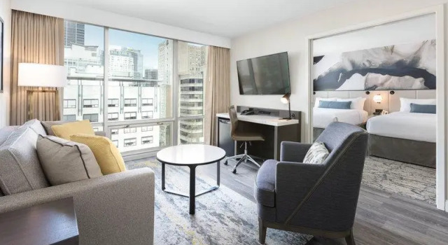 Двухместный клубный номер Standard Delta Hotels by Marriott Vancouver Downtown Suites - Downtown Vancouver