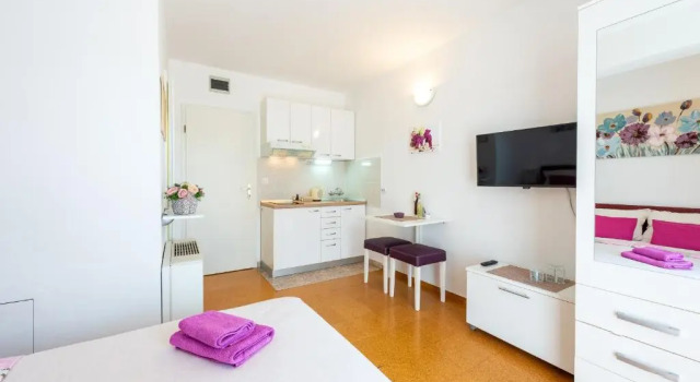 Студия с балконом и с видом на море Cina Apartments