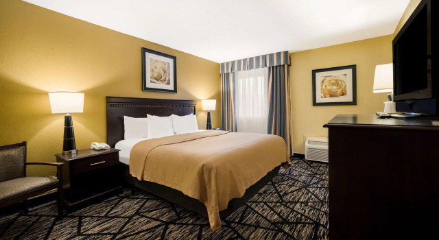 Двухместный люкс Quality Inn & Suites Syracuse Fairgrounds