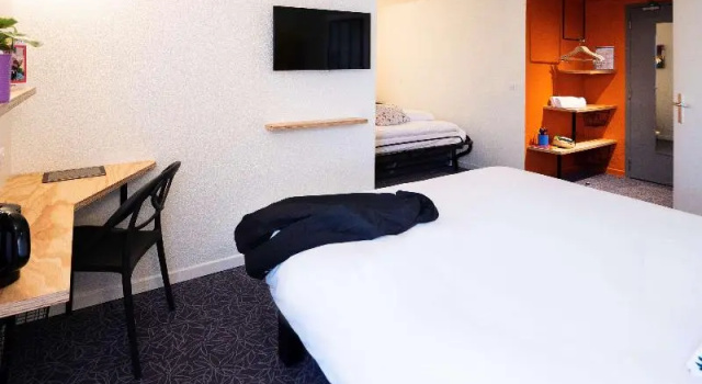 Четырёхместный семейный номер Standard greet Hotel Beaune