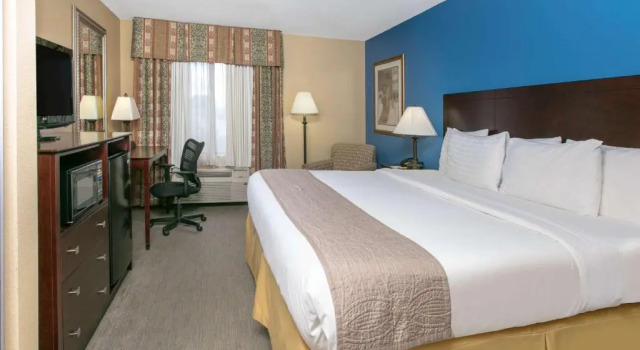 Standard Zimmer Days Inn by Wyndham Tulsa Central