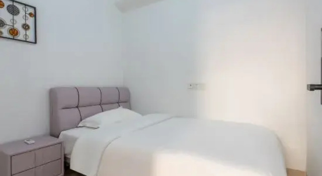 Люкс Live Hotel (Jiangmen East Railway Station Jianghai Square)