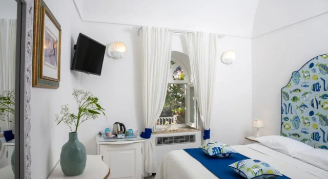 Четырёхместный номер Standard с видом на море Villa Dalu