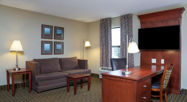 Четырёхместный люкс Hampton Inn & Suites Valparaiso