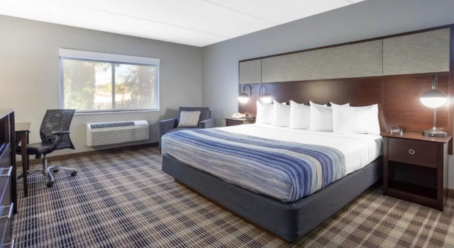 Номер Standard AmericInn by Wyndham Madison South
