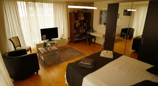 Esther's Homestay - Big Room - 26 Square Meters, Забронировать Отель Отели кантона Швица с парковкой, Парковка
