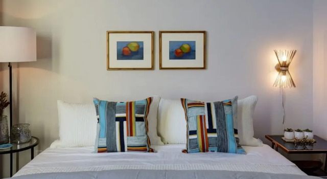 Kinn Guesthouse Bay View, Забронировать Отель Милуоки Висконсин