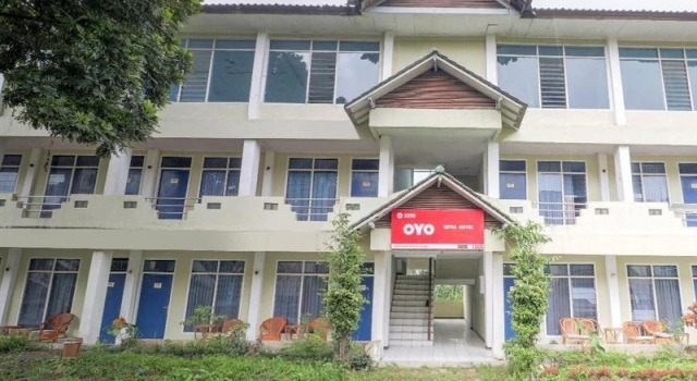 Setia Hotel by OYO Rooms, Book Hotel Cipanas West Java