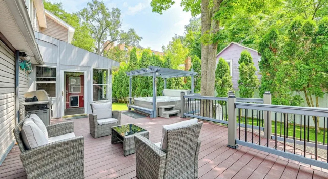 Коттедж Saratoga Springs Home w/ Hot Tub: Walk to Downtown